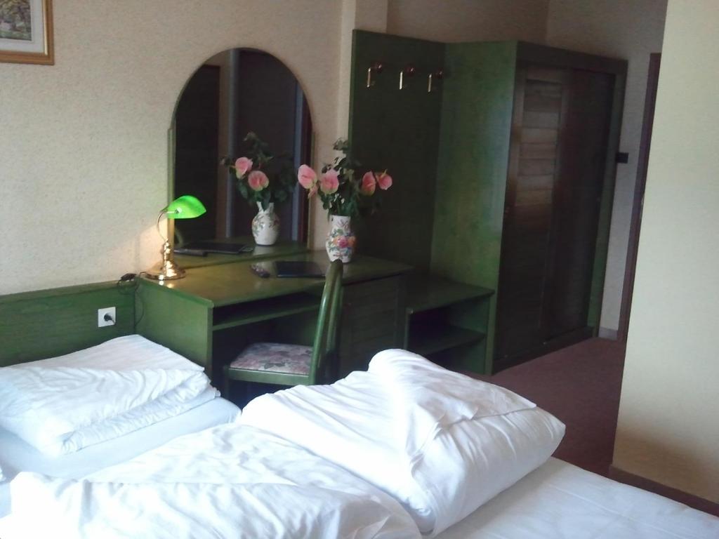 Hotel Caribe - Garda Lake Collection Бренцоне сул Гарда Стая снимка