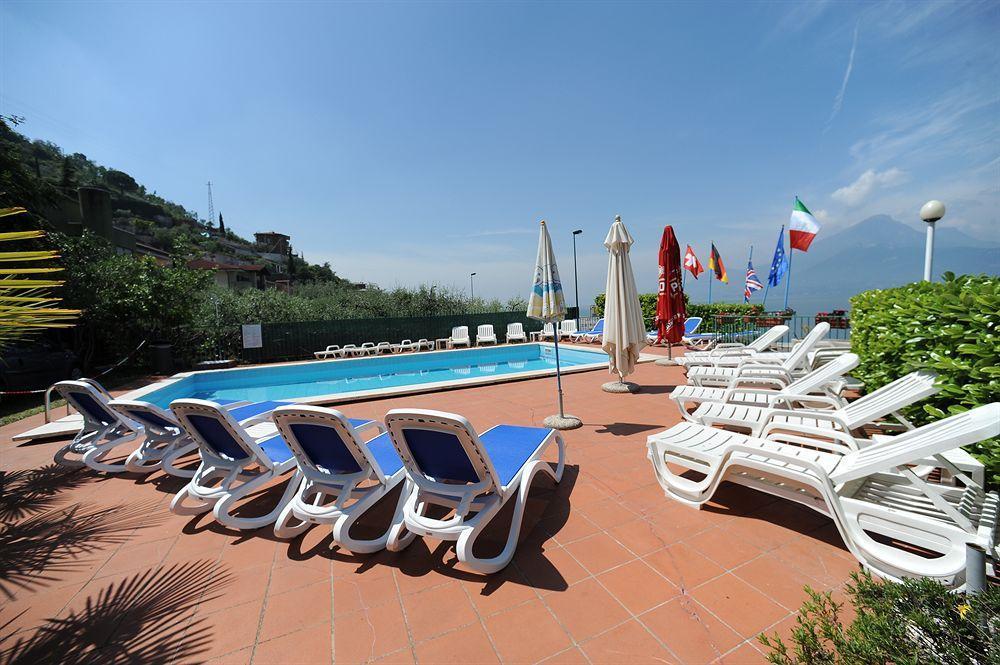 Hotel Caribe - Garda Lake Collection Бренцоне сул Гарда Екстериор снимка
