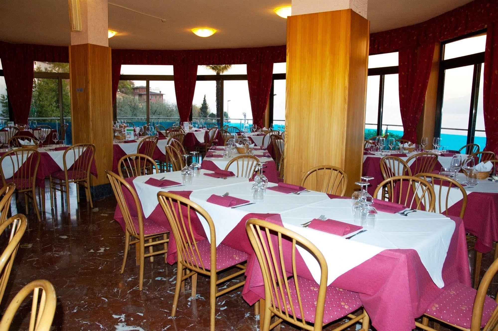 Hotel Caribe - Garda Lake Collection Бренцоне сул Гарда Екстериор снимка