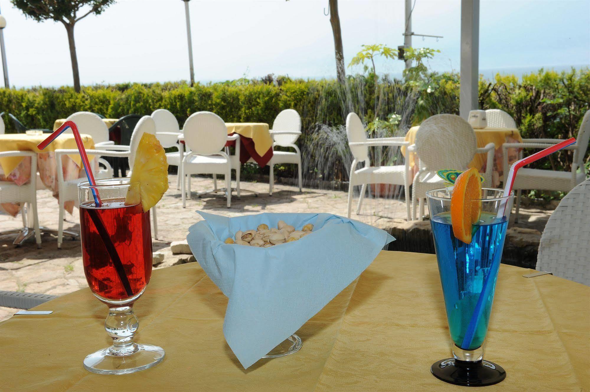 Hotel Caribe - Garda Lake Collection Бренцоне сул Гарда Екстериор снимка