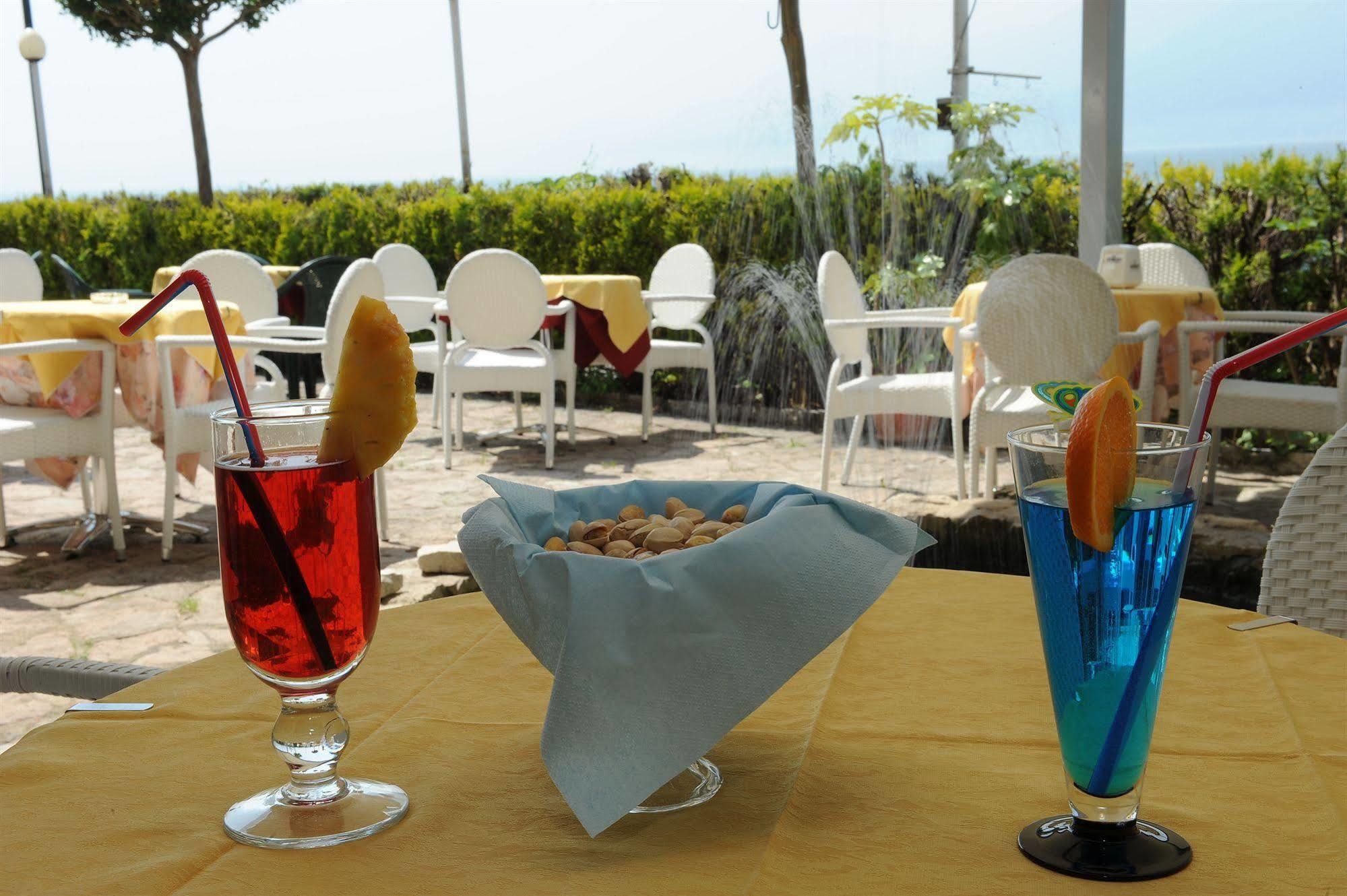 Hotel Caribe - Garda Lake Collection Бренцоне сул Гарда Екстериор снимка