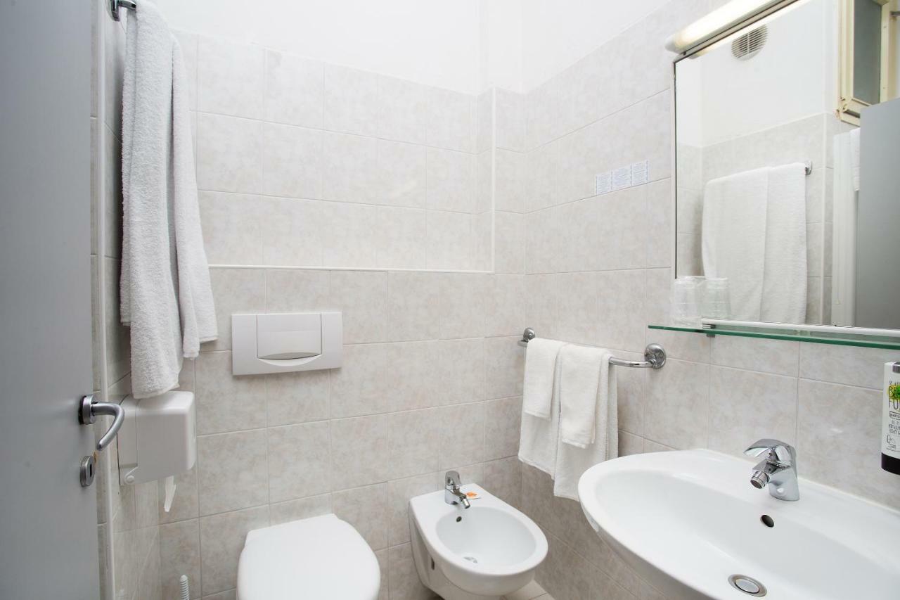 Hotel Caribe - Garda Lake Collection Бренцоне сул Гарда Екстериор снимка