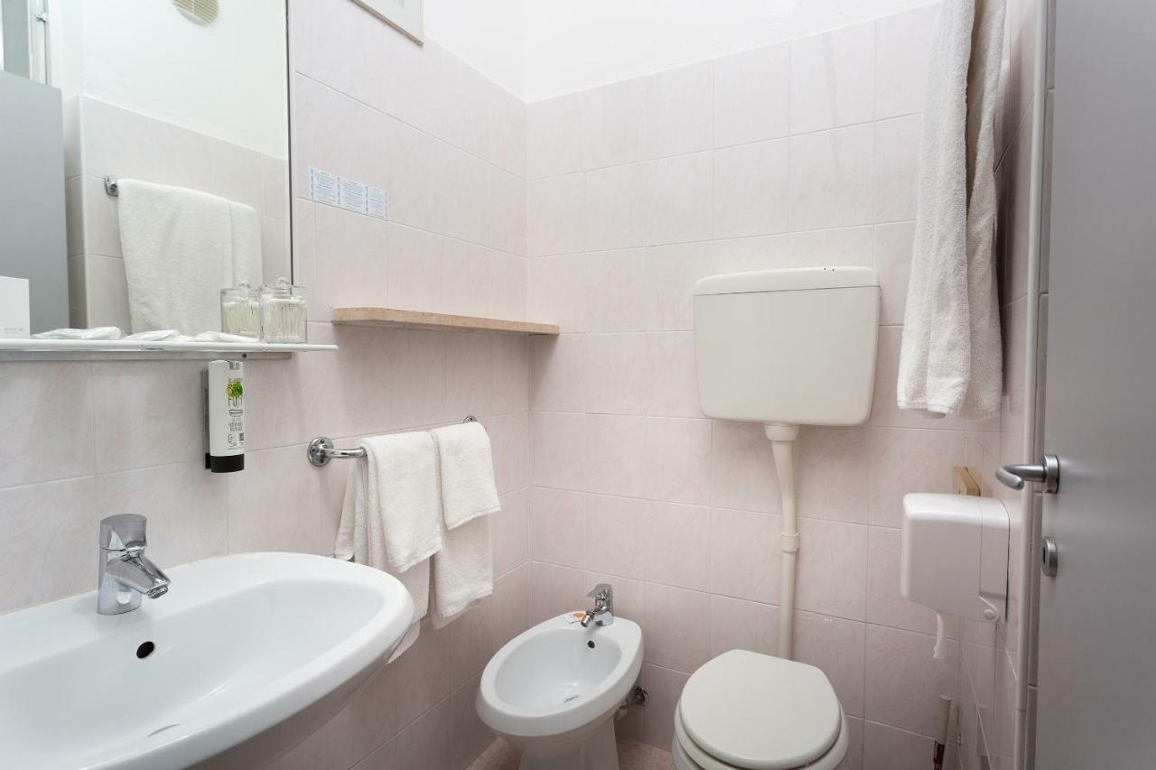 Hotel Caribe - Garda Lake Collection Бренцоне сул Гарда Екстериор снимка